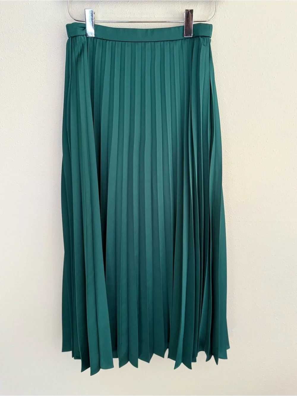 J. Crew Emerald Green Pleated Midi Skirt Satin Flowy Size 00 - Picture 4 of 6
